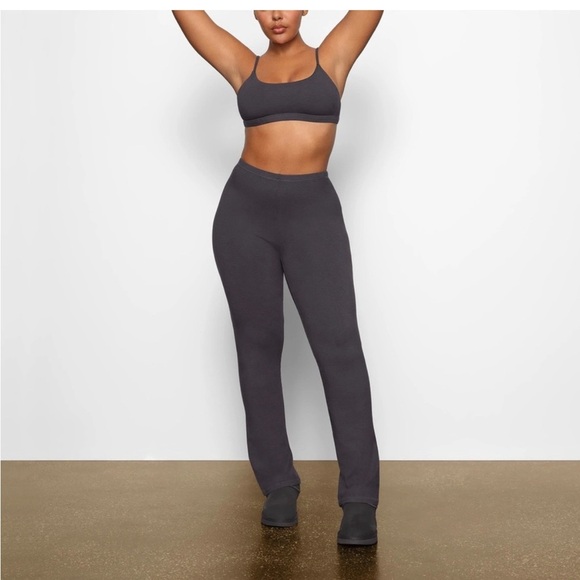 NWT SKIMS||Outdoor split hem legging , in Ash Pull on Pants Straight Leg Yoga S - Picture 8 of 9